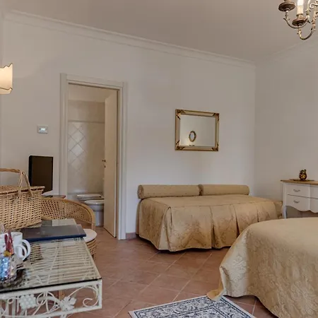 Guest house Del Papa 2*